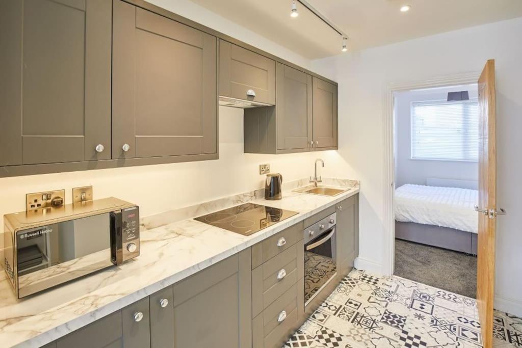 Apt 1 - Queens Court Скарбъро Екстериор снимка