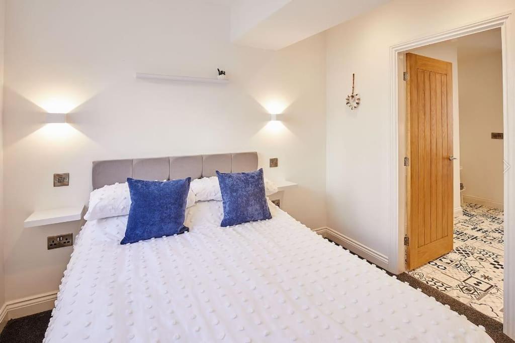 Apt 1 - Queens Court Скарбъро Екстериор снимка